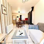 Cote Baie-plage A 15min-dog Friendly-parking Clos Holiday home